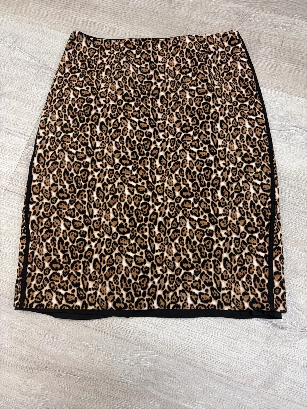 White House Black Market Leopard Print Pencil Skirt